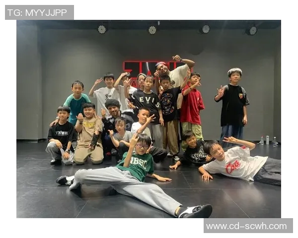 街舞盛宴：深入成都街舞队的默契与协作之道